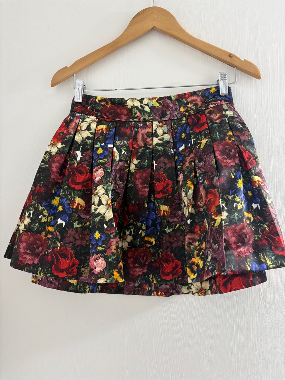 *NWT Alice + Olivia Floral Pleated Mini Skirt